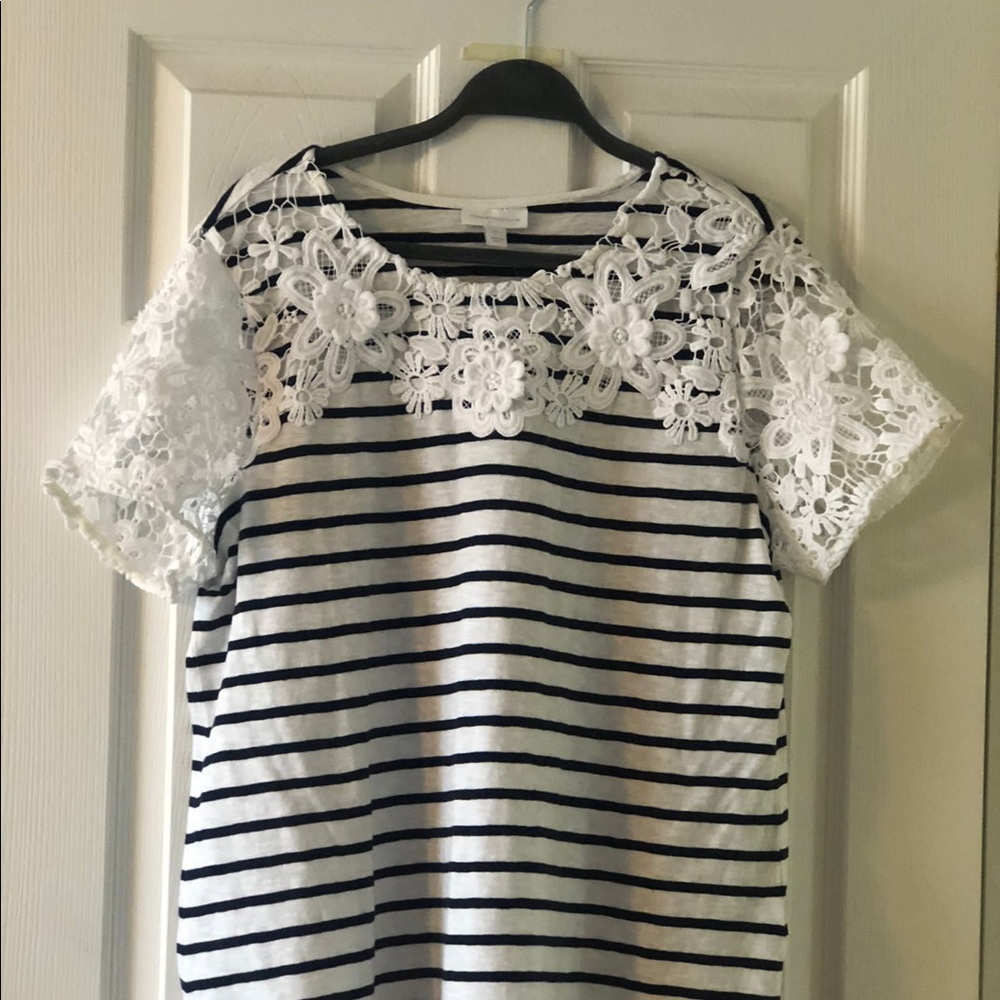 Nice and simple. T-shirt with lace detailing.